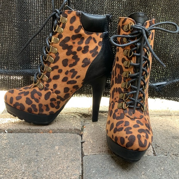 Animal print cheetah heels size 8 - Picture 2 of 7